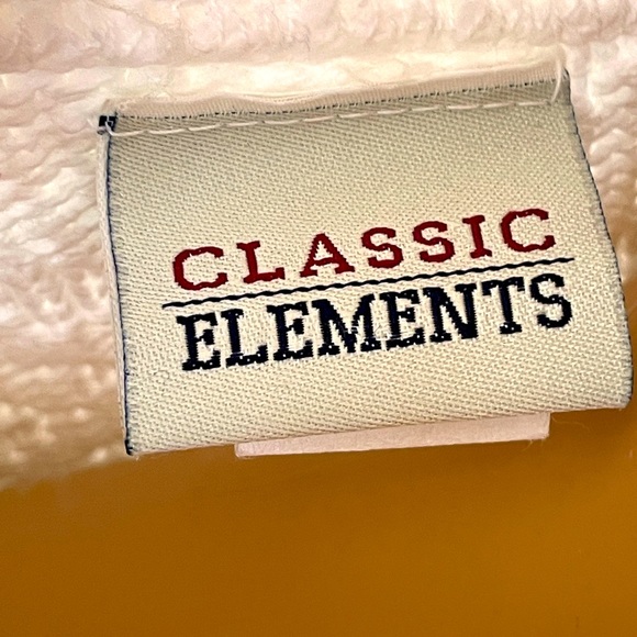 Classic White Sweater Size Medium - Picture 8 of 8